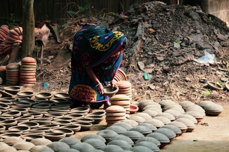 যান্ত্রিকতা ও সংগ্রামের আবর্তে স্বপ্ন পূরণের লড়াই